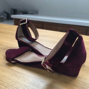 lightly worn Steve Madden Margie low heel sandal